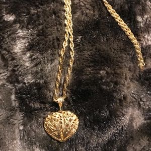 Sarah Coventry heart pendant